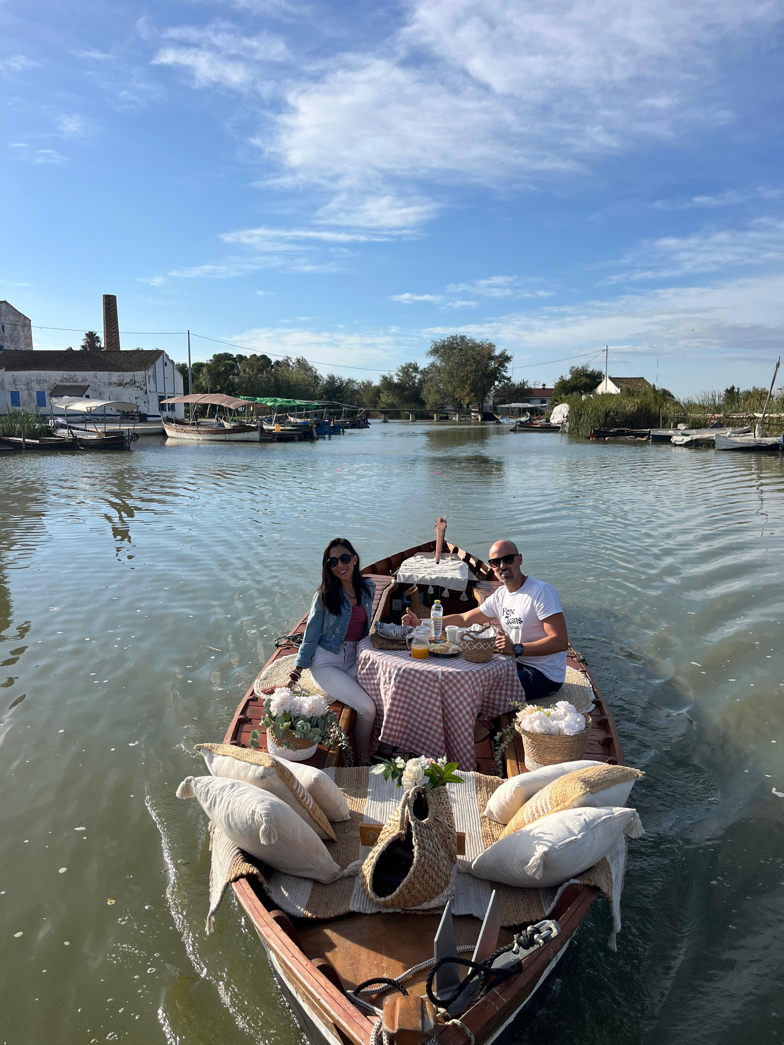 Menú de brunch de Restaurant l'Andana: tostadas, croissant, zumo y café a bordo en la Albufera