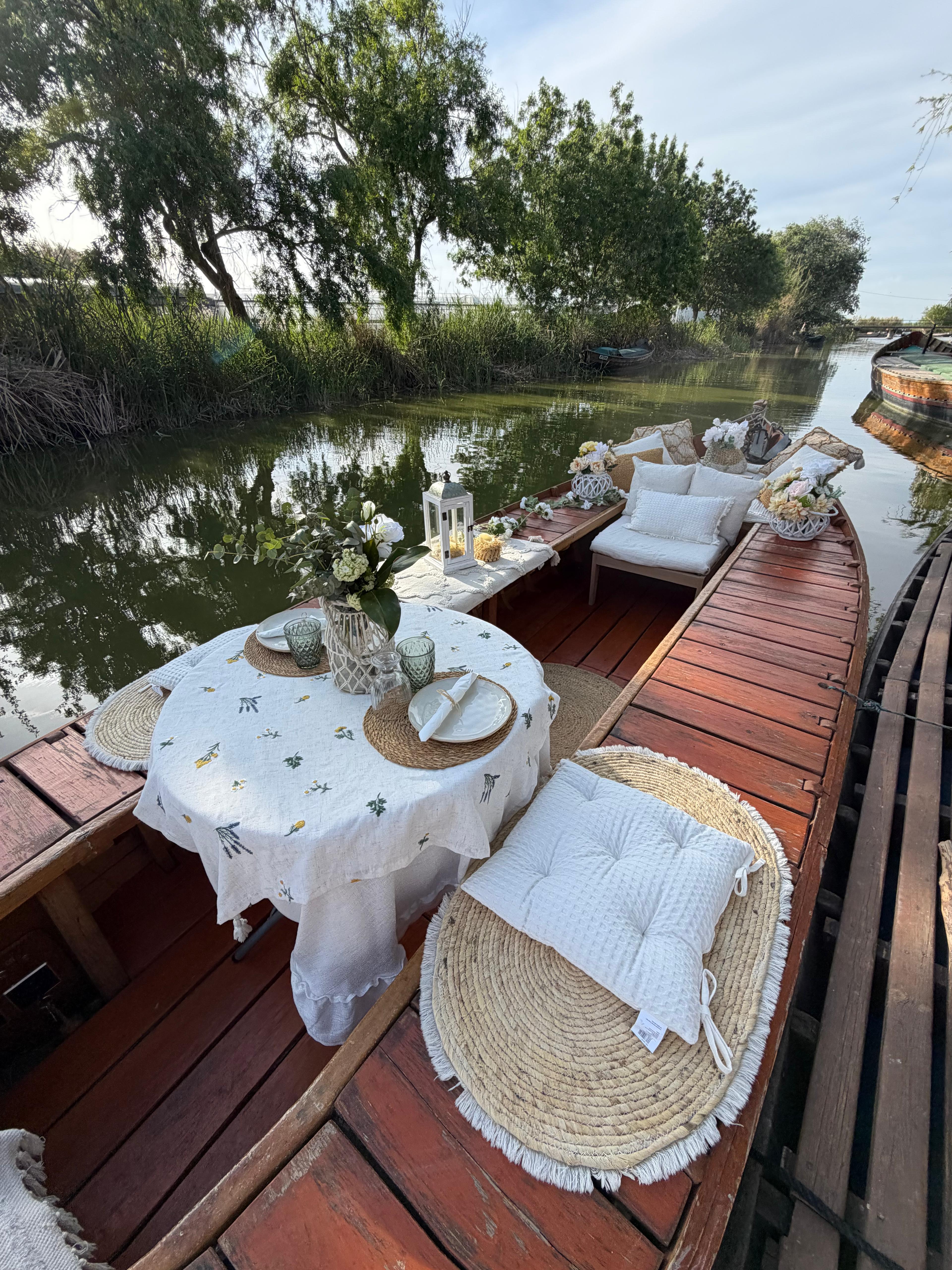 Cena romántica a bordo de barca privada con cava y jamón ibérico en la Albufera de Valencia