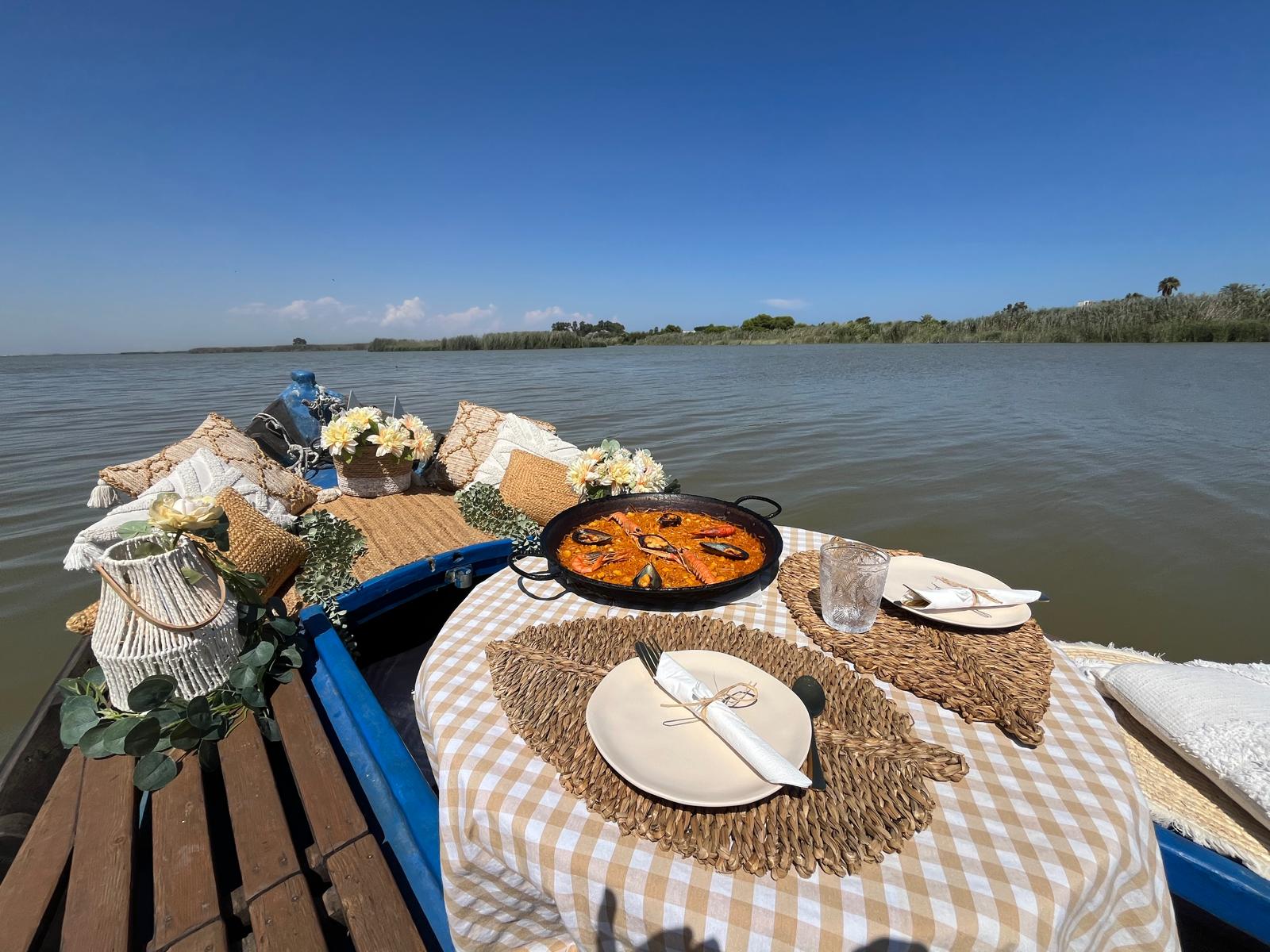 Brunch a bordo de la barca en la Albufera de Valencia